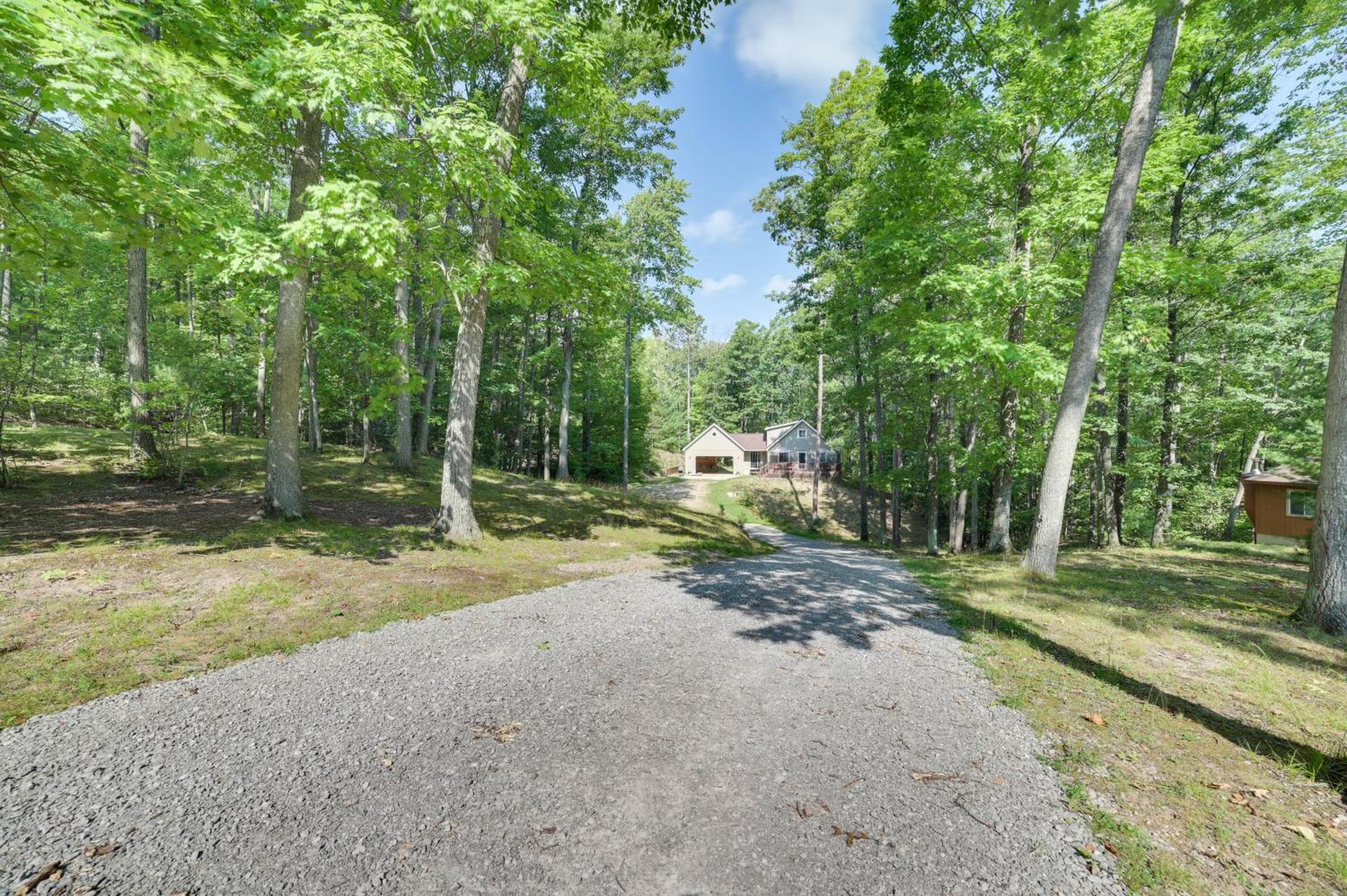 Roscommon Retreat With Deck About 1 Mile To Higgins Lake Exterior photo